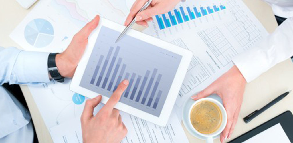 hands point graph on a tablet
